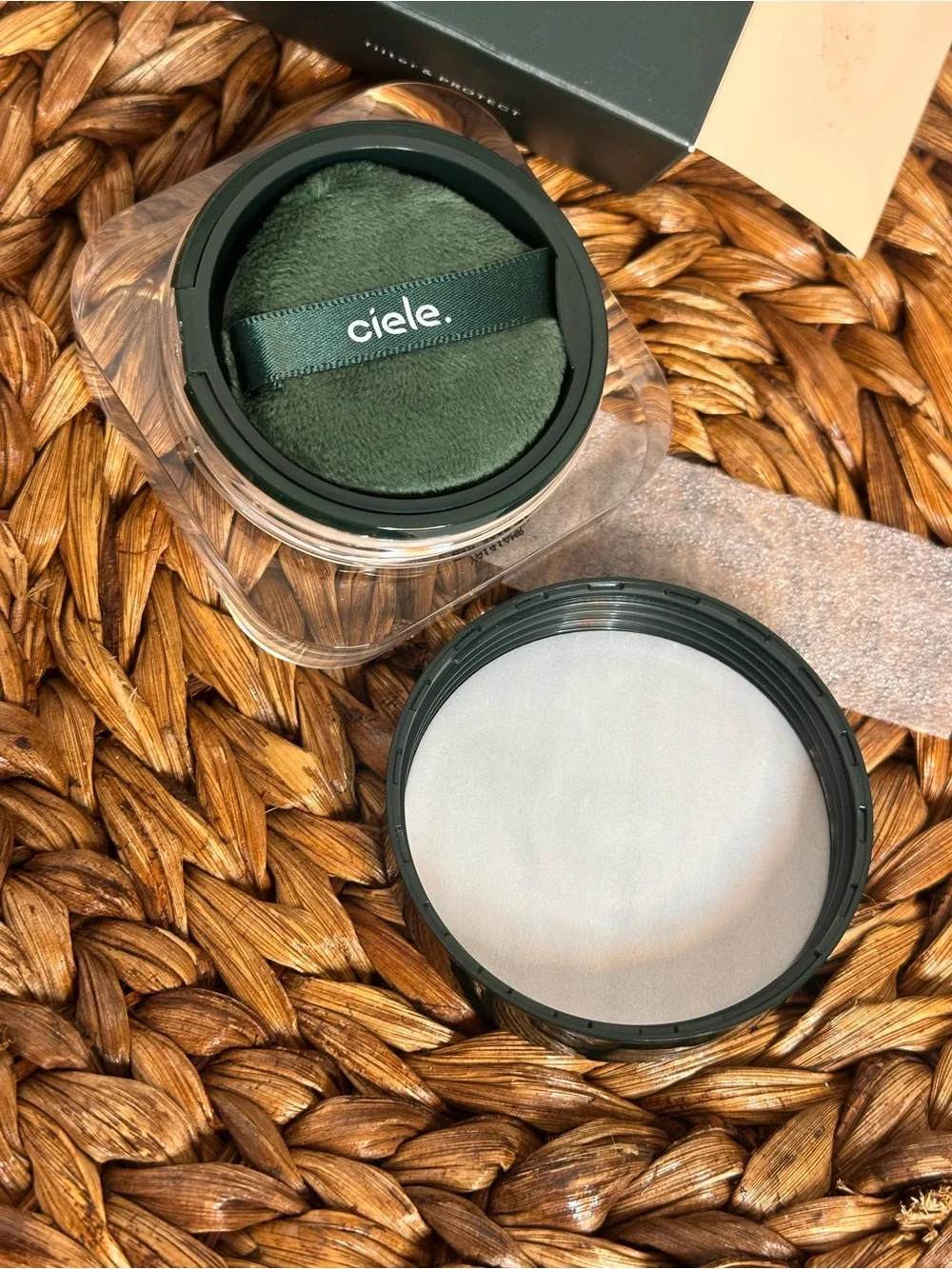 NOB Ciele shade 01 filter and protect SPF 30 blurring finishing setting powder